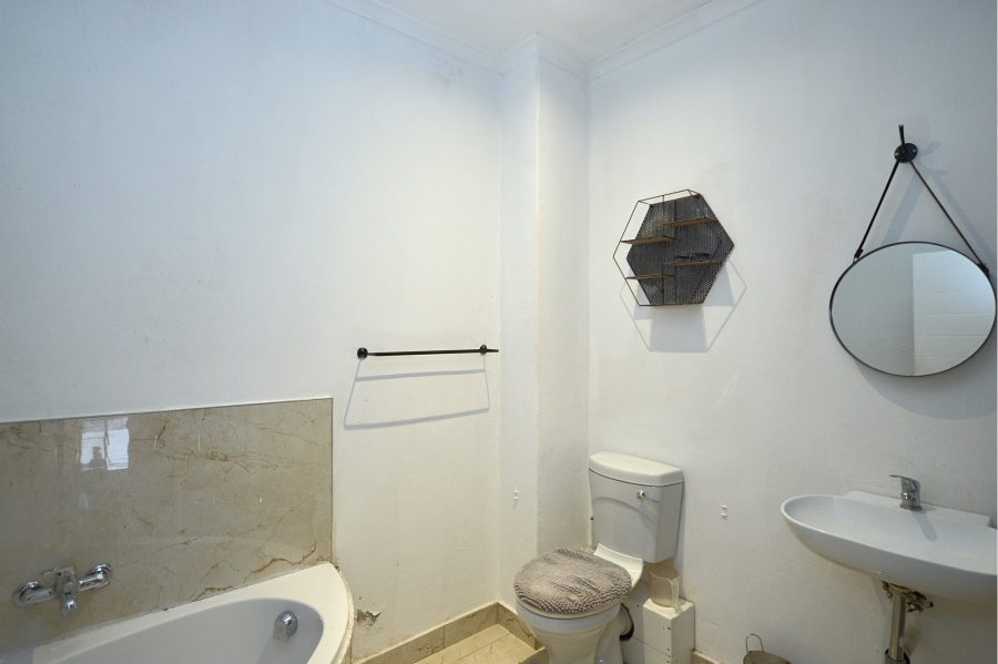 2 Bedroom Property for Sale in Kenridge Western Cape